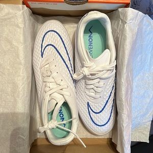 Medium Mint Women’s Hypervenom Phelon FG cleats size 6.5 brand new, never worn